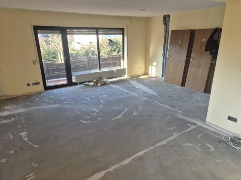 Großostheim DIETZ: Erstbezug nach Sanierung! Modernisierte Obergeschosswohnung mit Balkon in Großostheim! Wohnung mieten