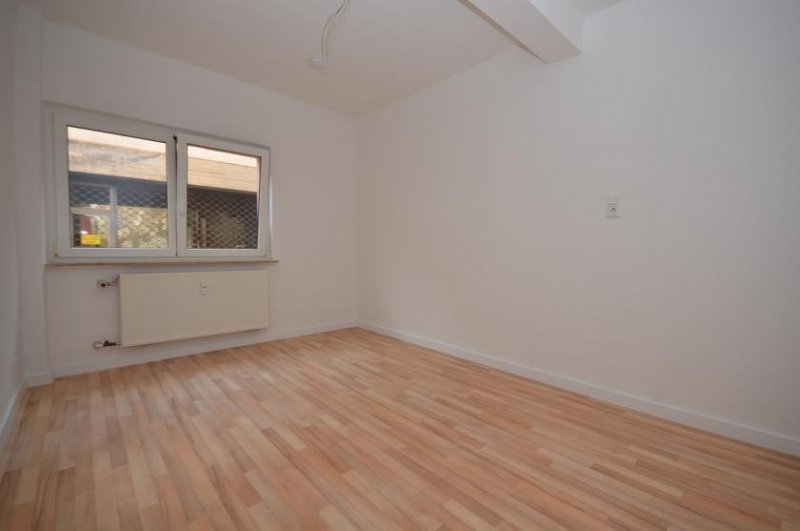 Obernburg am Main DIETZ: Neu renovierte 2-Zimmer-Erdgeschosswohnung mit Einbauküche nur 20m von der Römerstraße! Wohnung mieten