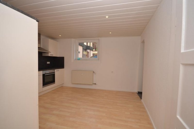 Obernburg am Main DIETZ: Neu renovierte 2-Zimmer-Erdgeschosswohnung mit Einbauküche nur 20m von der Römerstraße! Wohnung mieten
