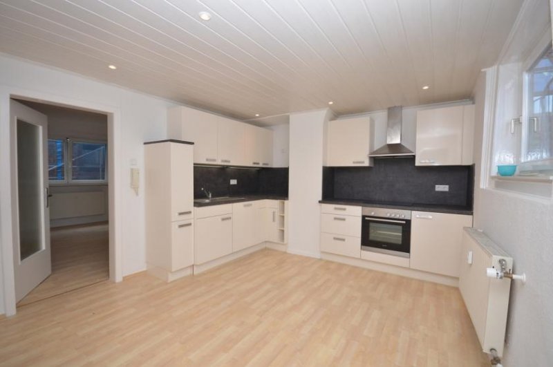 Obernburg am Main DIETZ: Neu renovierte 2-Zimmer-Erdgeschosswohnung mit Einbauküche nur 20m von der Römerstraße! Wohnung mieten