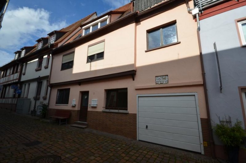 Obernburg am Main DIETZ: Neu renovierte 2-Zimmer-Erdgeschosswohnung mit Einbauküche nur 20m von der Römerstraße! Wohnung mieten