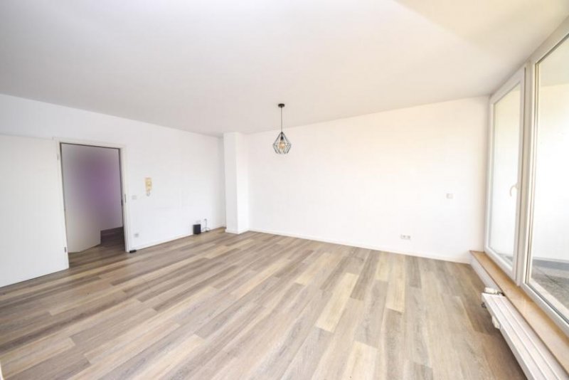 Mainaschaff DIETZ: Einzugsbereite 3-Zimmer-Wohnung mit neuer Einbauküche, Balkon, modernem Bad und Gäste-WC! Wohnung mieten