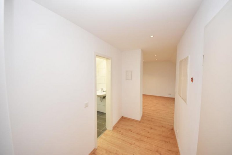 Mainaschaff DIETZ: Moderne und neu-renovierte 2-Zimmer-Dachgeschosswohnung in ruhiger Wohnlage von Mainaschaff! Wohnung mieten