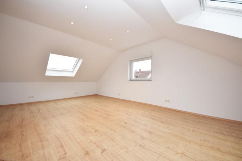 Mainaschaff DIETZ: Moderne und neu-renovierte 2-Zimmer-Dachgeschosswohnung in ruhiger Wohnlage von Mainaschaff! Wohnung mieten