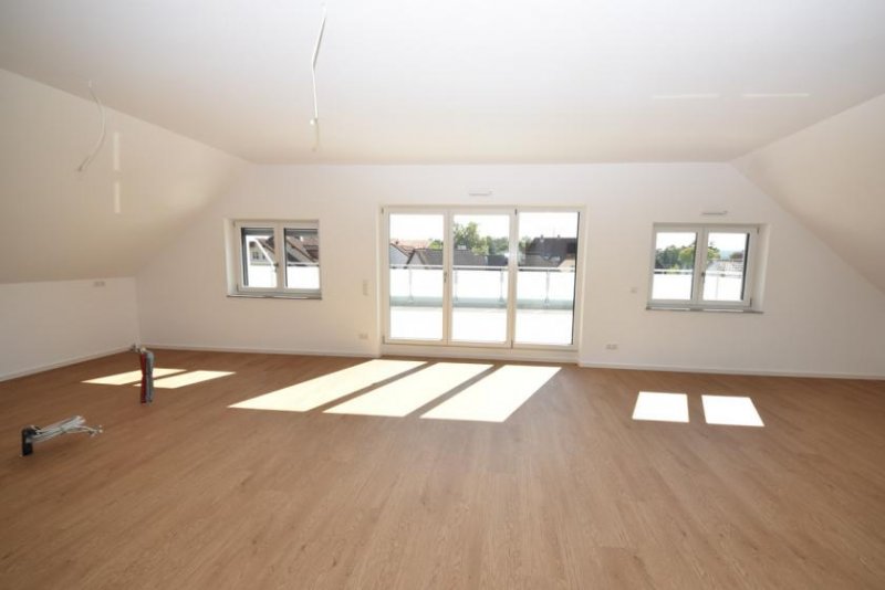 Elsenfeld DIETZ: 4-Zimmer-Wohnung mit Penthauscharakter und neuer Einbauküche, Tiefgarage im Energiesparhaus! Wohnung mieten