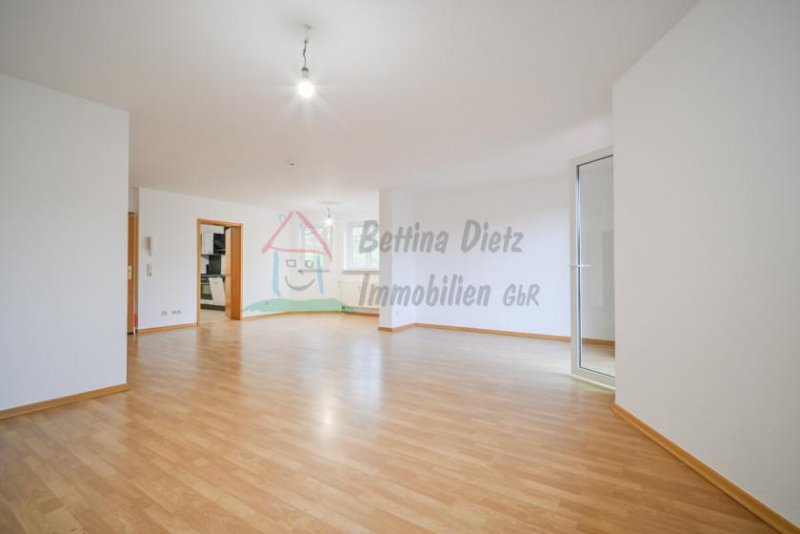 Elsenfeld DIETZ: Gepflegte 4-Zimmer Maisonettewohnung mit 2 PKW Stellplätzen in Elsenfeld - Rück Wohnung mieten
