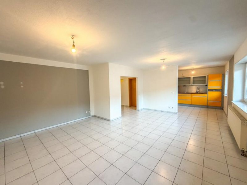 Leidersbach DIETZ: Bezugsfertige 2-Zimmer-Wohnung mit Einbauküche in ruhiger Lage von Leidersbach! Wohnung mieten