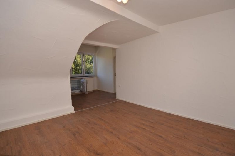 Leidersbach DIETZ: Helle 2-Zimmer-Wohnung mit neuer Einbauküche! Wohnung mieten