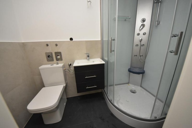 Heigenbrücken DIETZ: Neu-renovierte 1-Zimmer-Wohnung mit Balkon, Einbauküche, optionale Garage in Heigenbrücken! Wohnung mieten