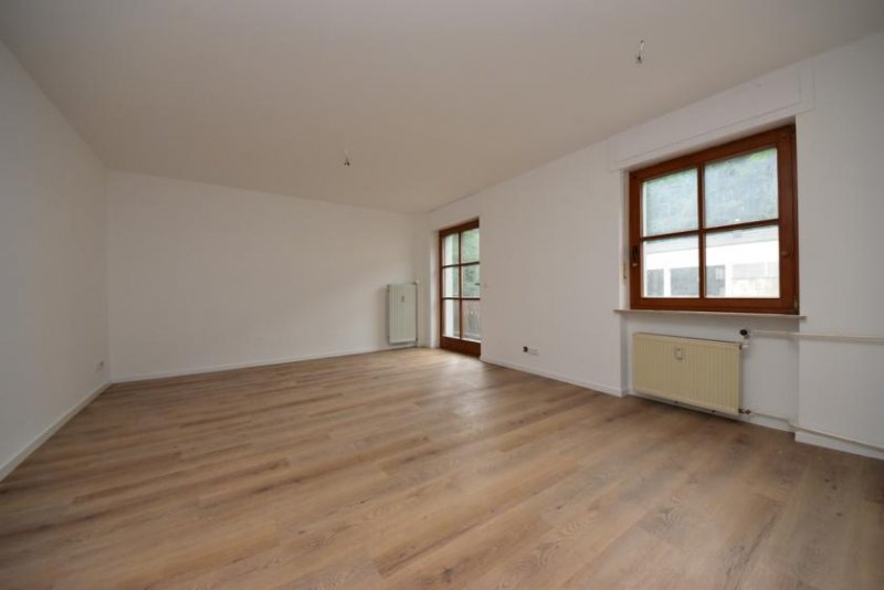 Heigenbrücken DIETZ: Neu-renovierte 1-Zimmer-Wohnung mit Balkon, Einbauküche, optionale Garage in Heigenbrücken! Wohnung mieten