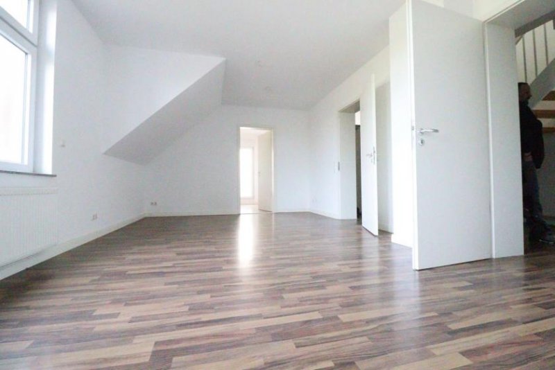 Darmstadt WRS Immobilien - Darmstadt-Bessungen - DG-Maisonette - 5 Zimmer Wohnung mit Balkon Wohnung mieten