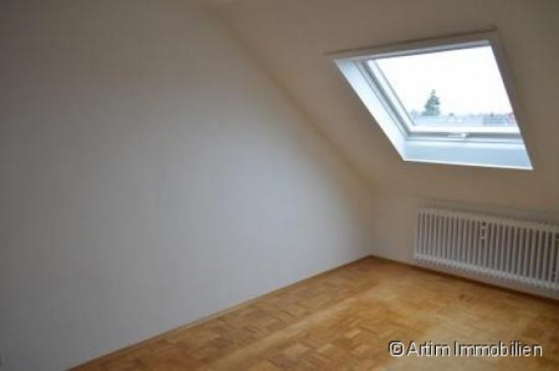 Griesheim artim-immobilien.de: gemütliche DG Wohnung in 3 Parteien Haus 3Zimmer, Balkon, Wohnung mieten