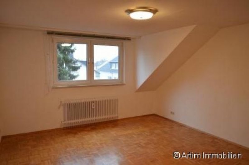 Griesheim artim-immobilien.de: gemütliche DG Wohnung in 3 Parteien Haus 3Zimmer, Balkon, Wohnung mieten