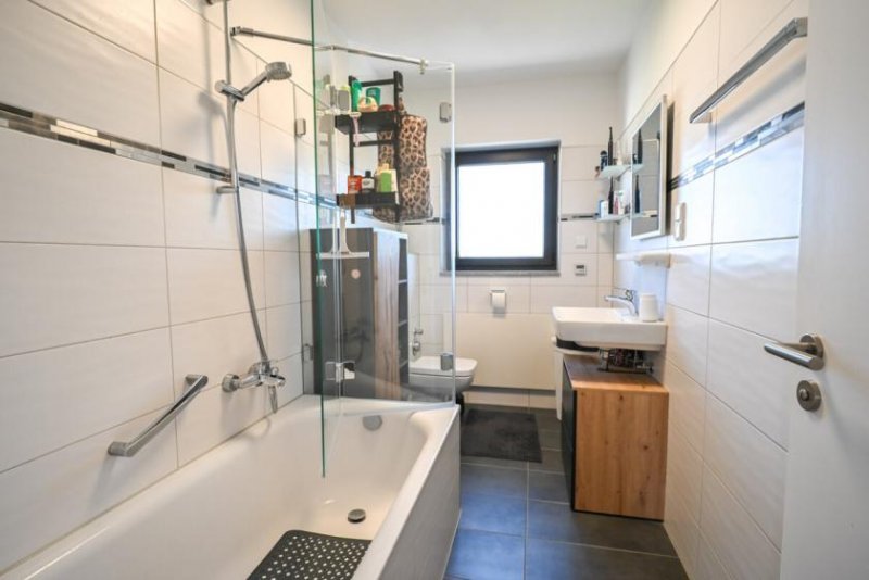 Reinheim DIETZ: TOP-Modernisierte 2-Zimmer-Wohnung im 3. Obergeschoss mit Balkon und Kellerraum Wohnung mieten