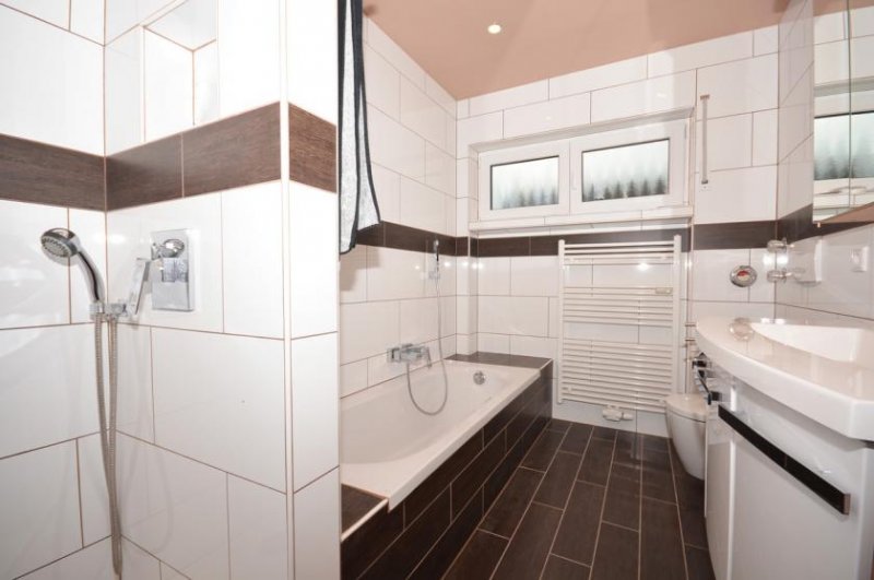 Dieburg DIETZ: Modernisierte 4,5 Zimmer-Wohnung mit Balkon, Garage und eigenem Garten - Direkter Zugang! Wohnung mieten
