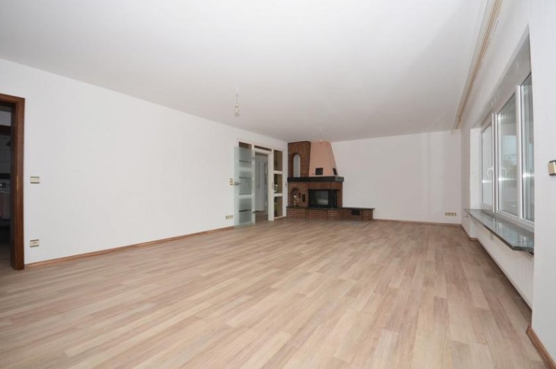 Dieburg DIETZ: Modernisierte 4,5 Zimmer-Wohnung mit Balkon, Garage und eigenem Garten - Direkter Zugang! Wohnung mieten