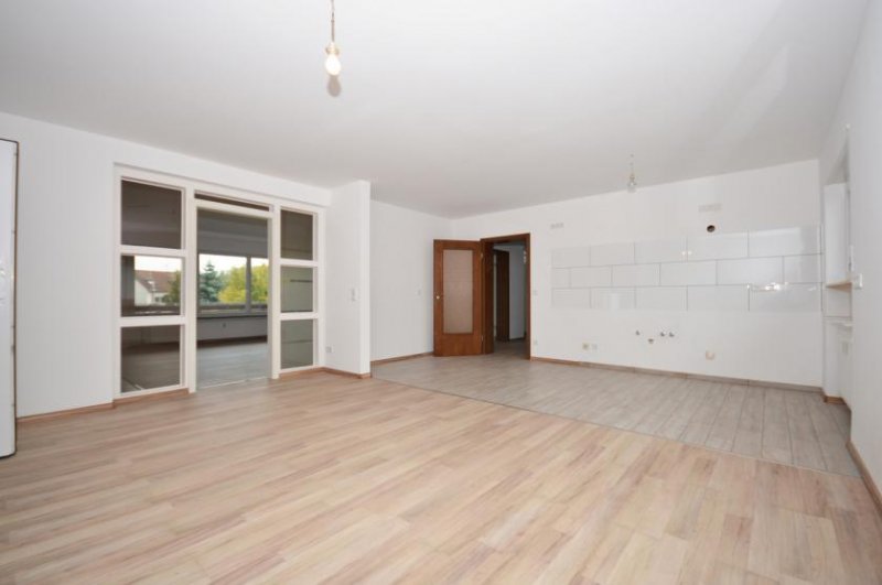 Dieburg DIETZ: Modernisierte 4,5 Zimmer-Wohnung mit Balkon, Garage und eigenem Garten - Direkter Zugang! Wohnung mieten
