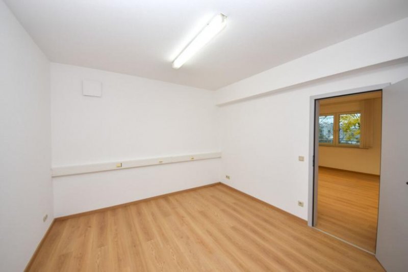 Babenhausen DIETZ: Bürohaus mit über 290m² Fläche im Gewerbegebiet zu vermieten! 40m² Dachterrasse! Gewerbe mieten