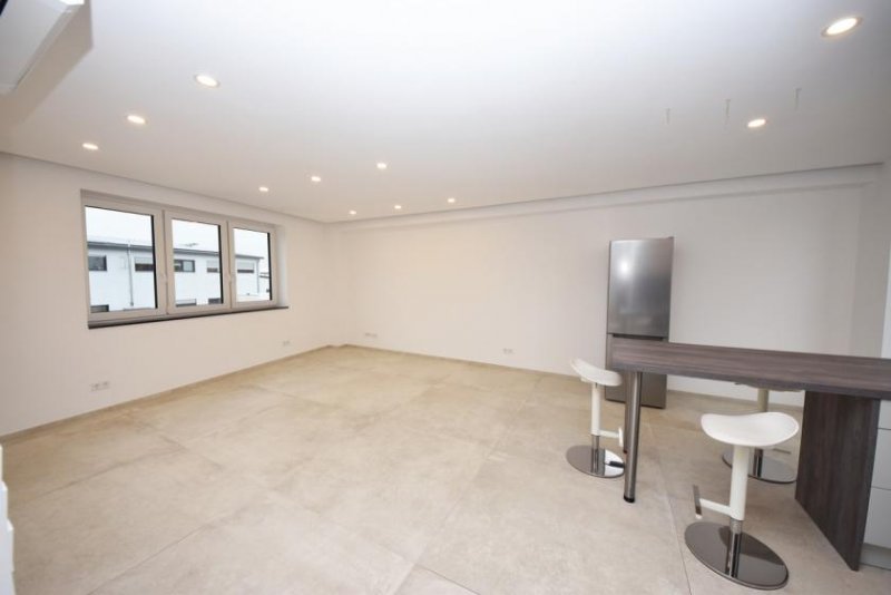 Babenhausen DIETZ: Gehobene 3-Zimmer Büro- Praxisfläche mit hochwertiger Einbauküche, Tageslichtbad, Kunden-WC! Gewerbe mieten