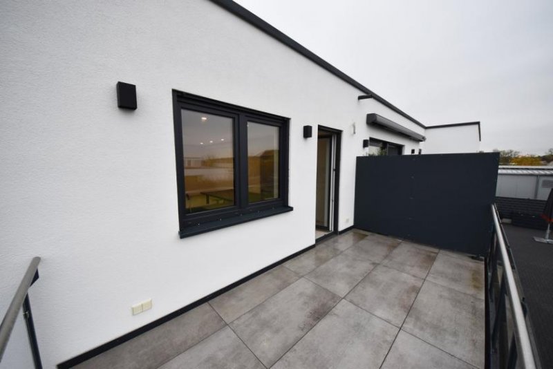 Babenhausen DIETZ: Gehobene 3-Zimmer Büro- Praxisfläche mit hochwertiger Einbauküche, Tageslichtbad, Kunden-WC! Gewerbe mieten