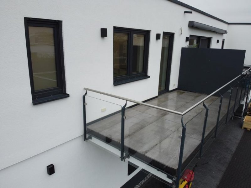 Babenhausen DIETZ: Gehobene 3-Zimmer Büro- Praxisfläche mit hochwertiger Einbauküche, Tageslichtbad, Kunden-WC! Gewerbe mieten