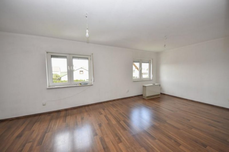 Babenhausen DIETZ: Gepflegte 3-Zimmerwohnung im 1.OG mit Balkon in Langstadt, Babenhausen nahe des Feldes! Wohnung mieten