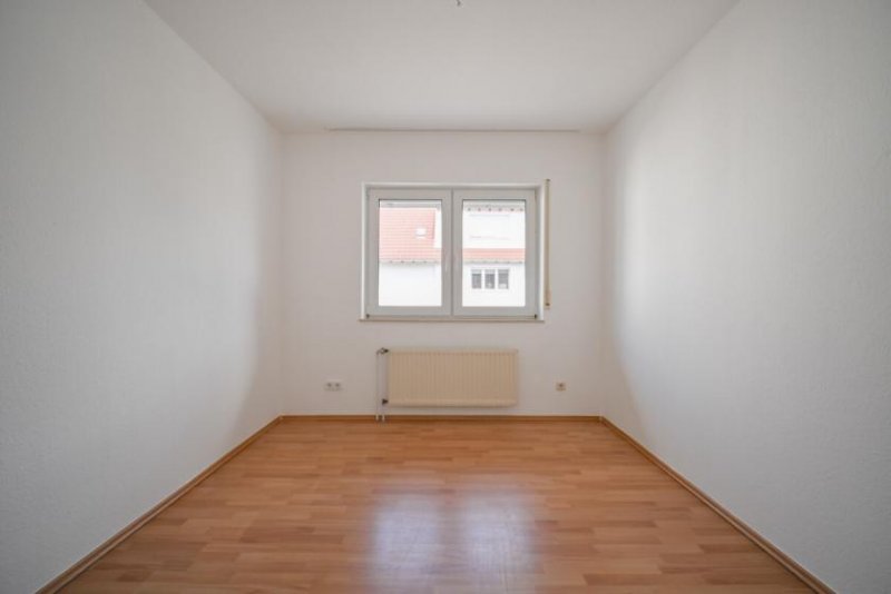 Babenhausen DIETZ: Gepflegte Obergeschosswohnung mit Balkon und Stellplatz in Babenhausen - Hergershausen. Wohnung mieten