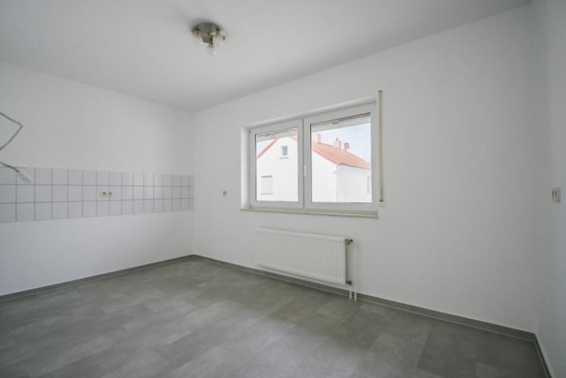 Babenhausen DIETZ: Gepflegte Obergeschosswohnung mit Balkon und Stellplatz in Babenhausen - Hergershausen. Wohnung mieten