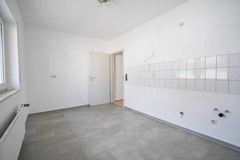 Babenhausen DIETZ: Gepflegte Obergeschosswohnung mit Balkon und Stellplatz in Babenhausen - Hergershausen. Wohnung mieten