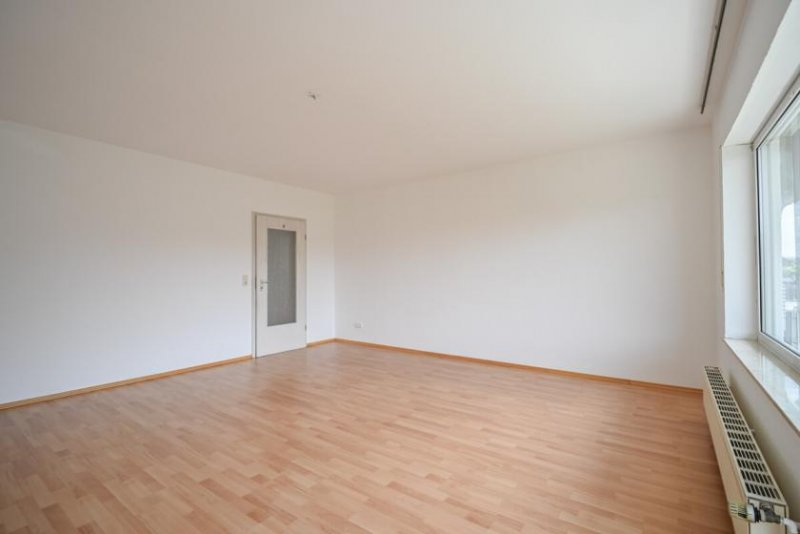 Babenhausen DIETZ: Gepflegte Obergeschosswohnung mit Balkon und Stellplatz in Babenhausen - Hergershausen. Wohnung mieten