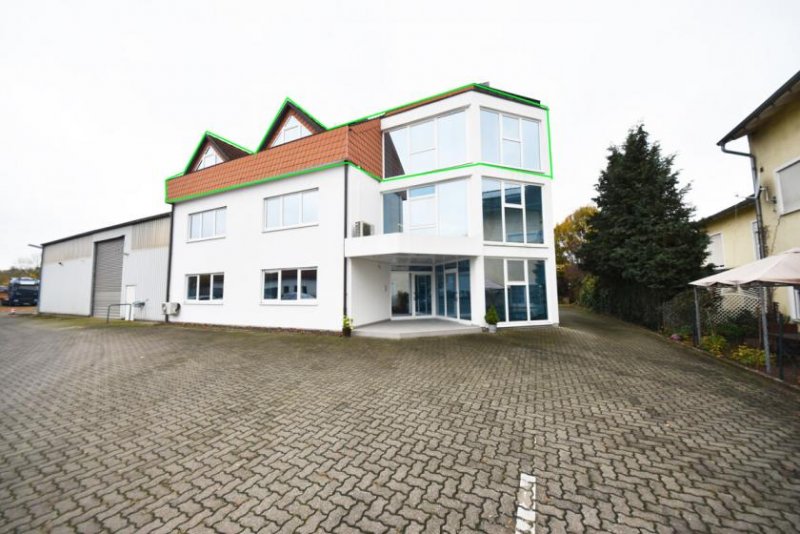 Babenhausen DIETZ: Moderne und lichtdurchflutete Büroetage im 2. Obergeschoss mit über 40m² großen Dachterrasse! Gewerbe mieten