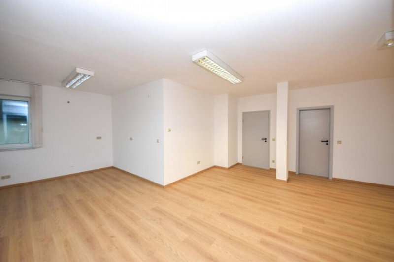 Babenhausen DIETZ: Neu renovierte Büroetage im ersten Obergeschoss zu vermieten! Gewerbegebiet Babenhausen! Gewerbe mieten