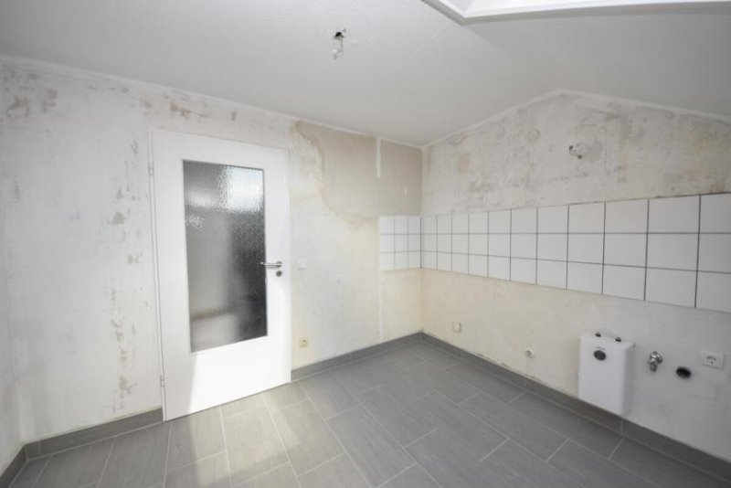 Babenhausen DIETZ: Sanierte 2-Zimmer-Wohnung im Dachgeschoss eines 6-Familienhauses! Optionale Garage! Wohnung mieten