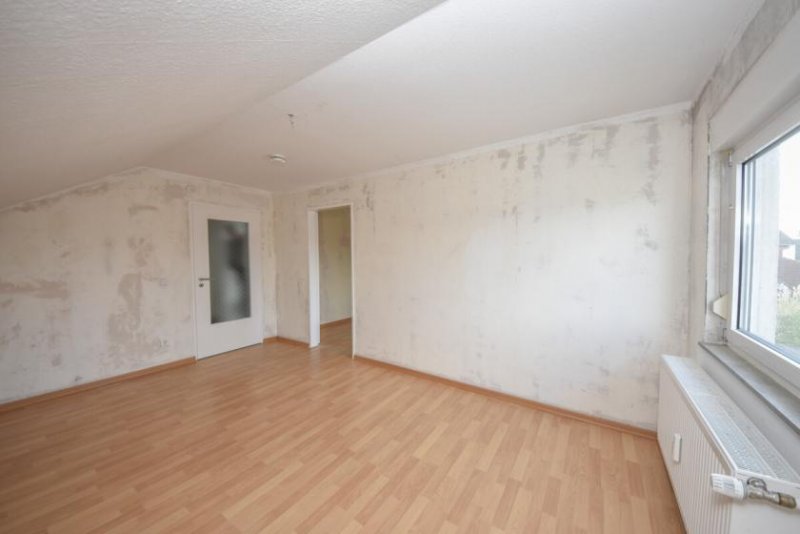 Babenhausen DIETZ: Sanierte 2-Zimmer-Wohnung im Dachgeschoss eines 6-Familienhauses! Optionale Garage! Wohnung mieten