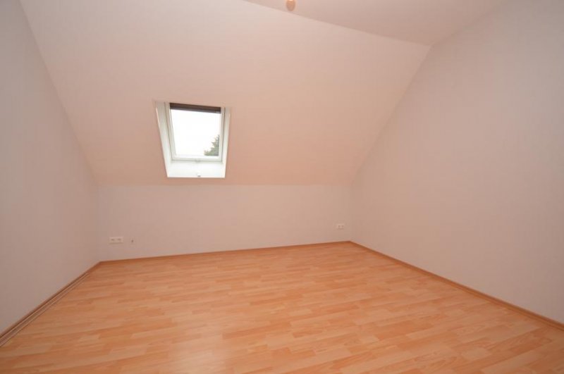Münster (Landkreis Darmstadt-Dieburg) DIETZ: 2016 sanierte 3 Zimmer Dachgeschosswohnung Top modernisiert - Herrliche Wohnlage Wohnung mieten