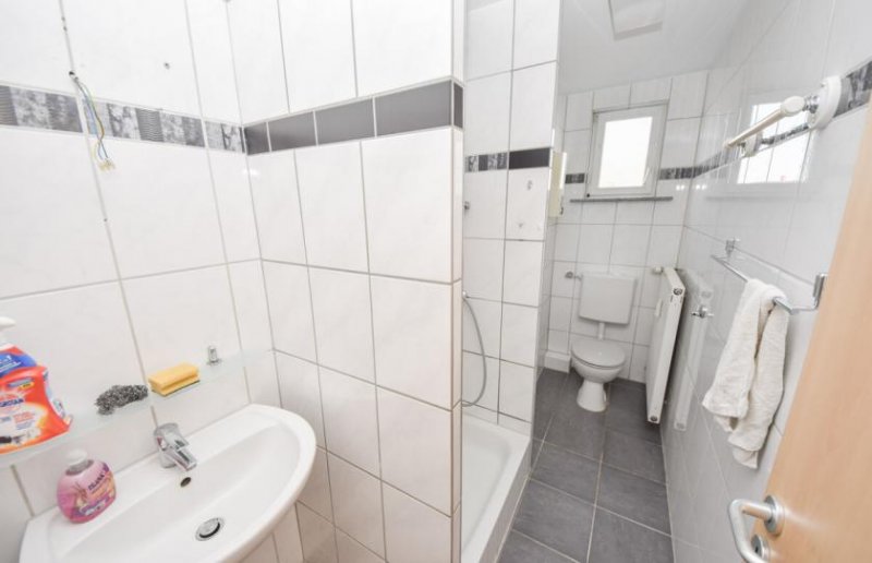 Münster (Landkreis Darmstadt-Dieburg) DIETZ: Einzugsbereite und renovierte 3-Zimmerwohnung im ersten Obergeschoss in Münster zu vermieten! Wohnung mieten