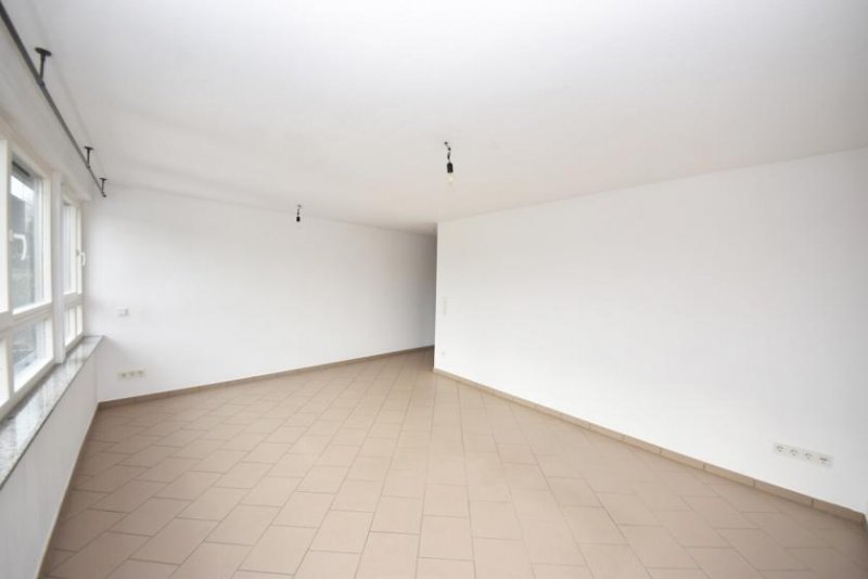 Groß-Zimmern DIETZ: Gut ausgerüstete Wohnung mit Einbauküche, Balkon, Fußbodenh., Wanne + Dusche in ruhiger Lage! Wohnung mieten