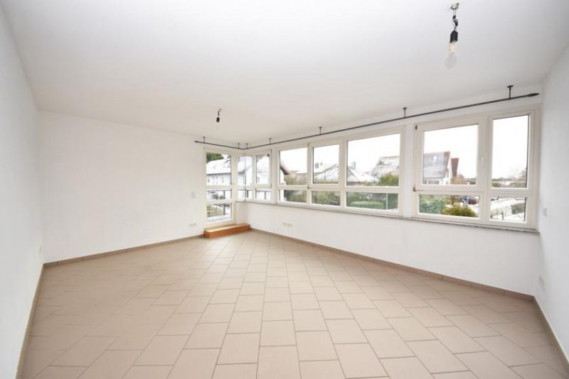 Groß-Zimmern DIETZ: Gut ausgerüstete Wohnung mit Einbauküche, Balkon, Fußbodenh., Wanne + Dusche in ruhiger Lage! Wohnung mieten