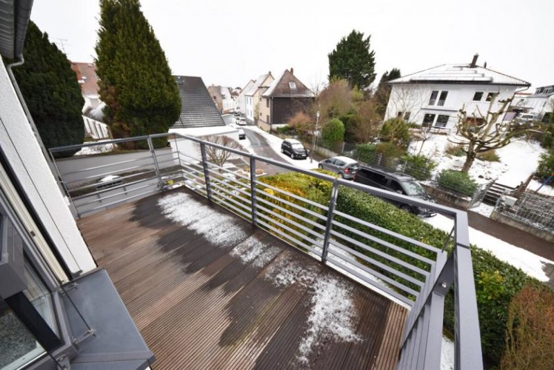 Groß-Zimmern DIETZ: Gut ausgerüstete Wohnung mit Einbauküche, Balkon, Fußbodenh., Wanne + Dusche in ruhiger Lage! Wohnung mieten