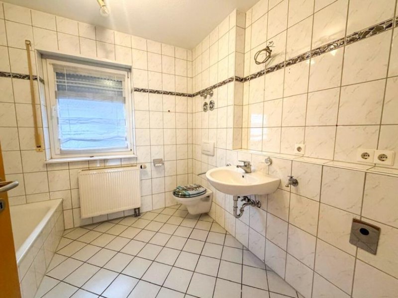 Leidersbach DIETZ: Bezugsfertige 2-Zimmer-Wohnung mit Einbauküche in ruhiger Lage von Leidersbach! Wohnung mieten