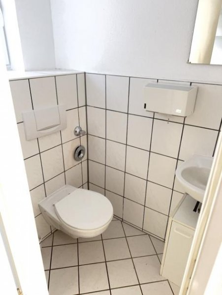 Wiesbaden Kleine Ladenfläche in hochfrequenter Lauflage von Wiesbaden-Biebrich Gewerbe mieten