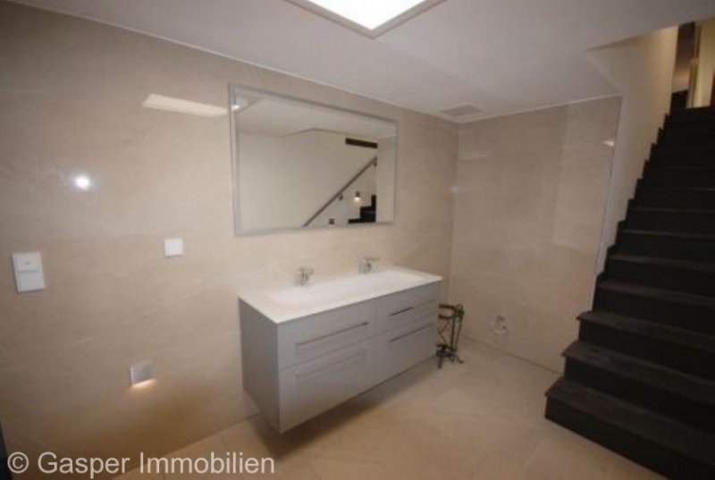 Raunheim Restaurant in Toplage – Stilvoll renoviert und bezugsfertig Gewerbe mieten