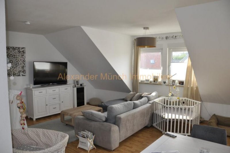 Hünstetten Moderne 3-Zimmer-Dachgeschosswohnung mit Einbauküche + Garage in Kernlage von Görsroth! Wohnung mieten