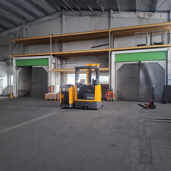 Saarbrücken Ordentliche Rampenhalle mit Möglichkedit für Werkstatt, auf 4.300 m² erweiterbar Gewerbe mieten