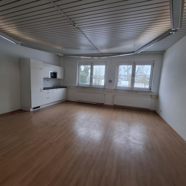 Saarbrücken Ordentliche Rampenhalle mit Möglichkedit für Werkstatt, auf 4.300 m² erweiterbar Gewerbe mieten