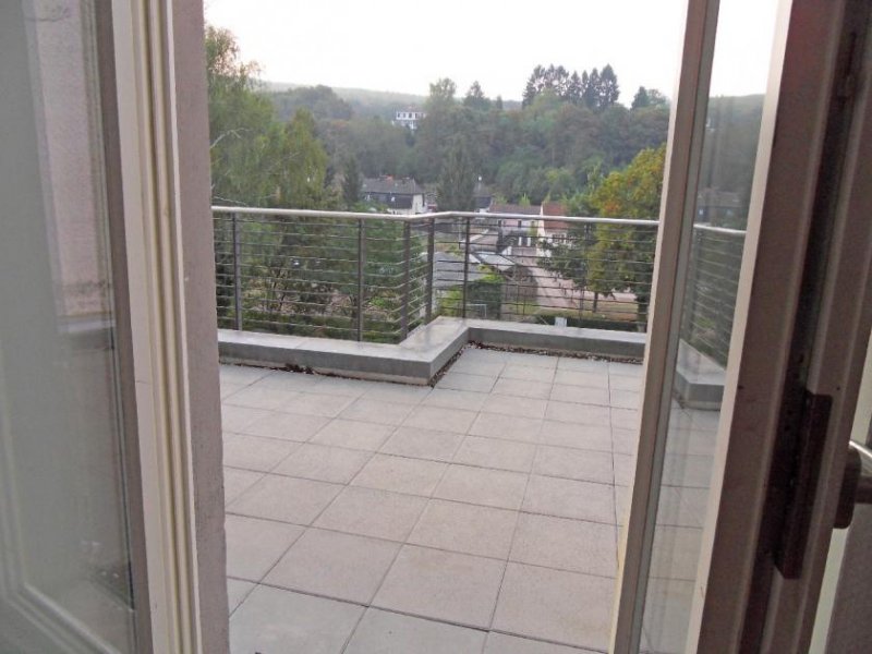 Sulzbach/Saar Sanierte Altbauwohnung in denkmalgeschütztem Anwesen mit großem Balkon , EBK und tollem Ausblick Wohnung mieten