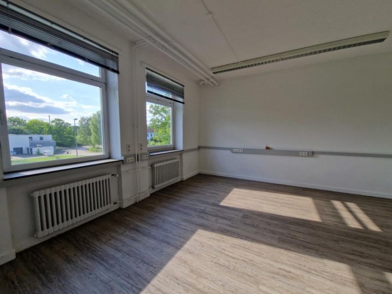 Bexbach Ruhige, helle, sehr ordentliche Büroflächen, großer Schulungsraum (2.OG, links) Gewerbe mieten