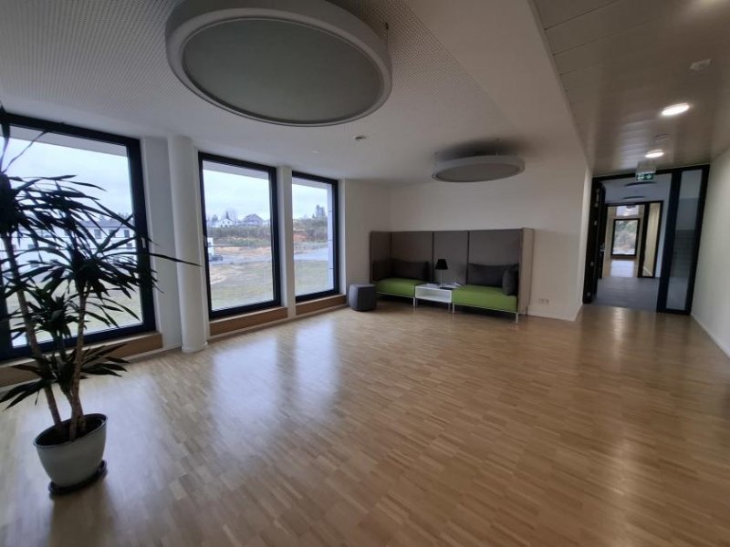 Spiesen-Elversberg Neue moderne Bürofläche mit 1A-Ausstattung, die keine Wünsche offen lässt - Erstbezug - eine Ebene Gewerbe mieten