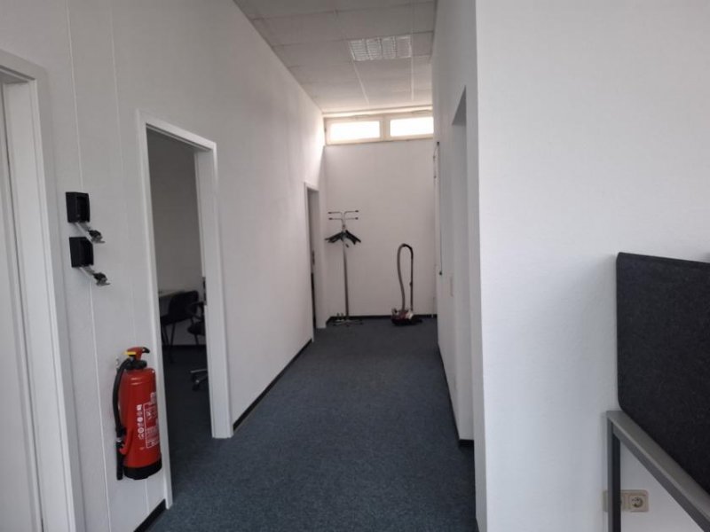 Merzig Nette kleine Büro-/Praxisfläche im Zentrum von Merzig - Parkplätze vor dem Gebäude Gewerbe mieten