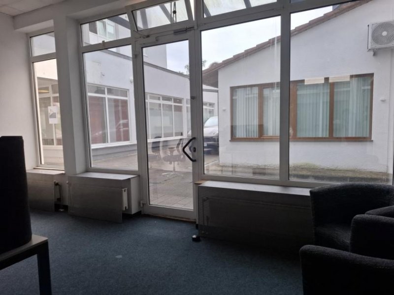 Merzig Nette kleine Büro-/Praxisfläche im Zentrum von Merzig - Parkplätze vor dem Gebäude Gewerbe mieten